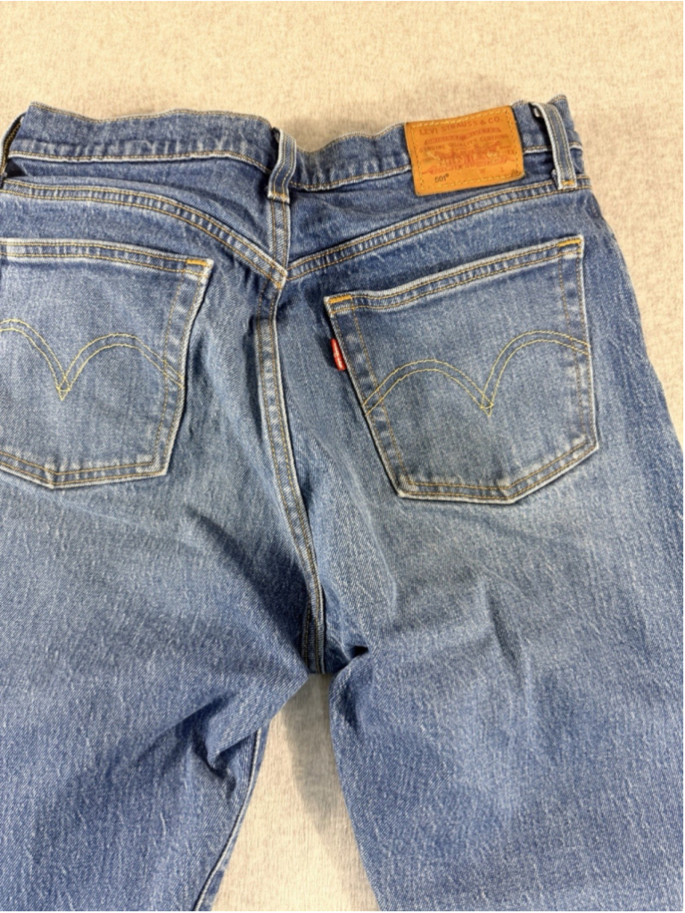 Levi’s 501 Jeans W28 L26 Button Fly Medium Wash Straight Denim Distressed - Picture 5 of 10